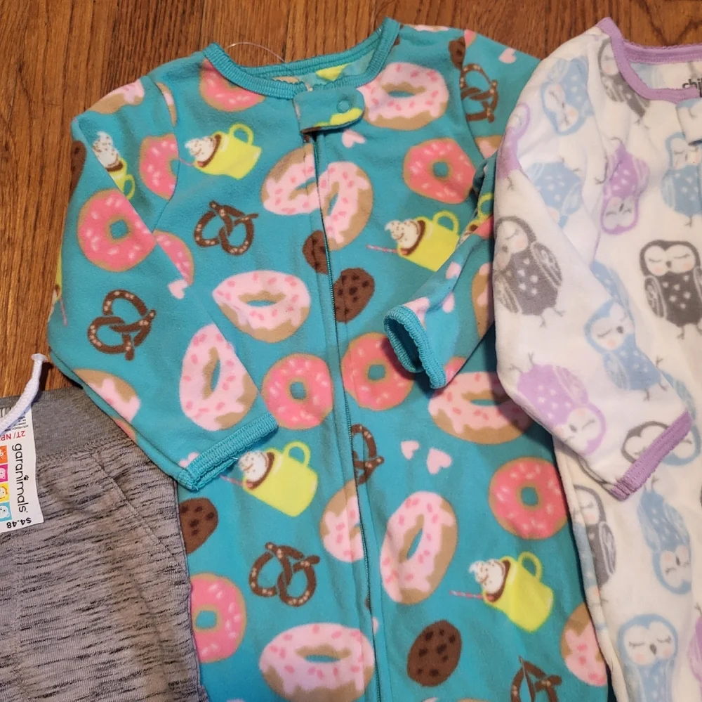 2 Child Of Mine Fleece‎ Full Zip Footed Pajamas 18 Months & Joggers 2T Gray